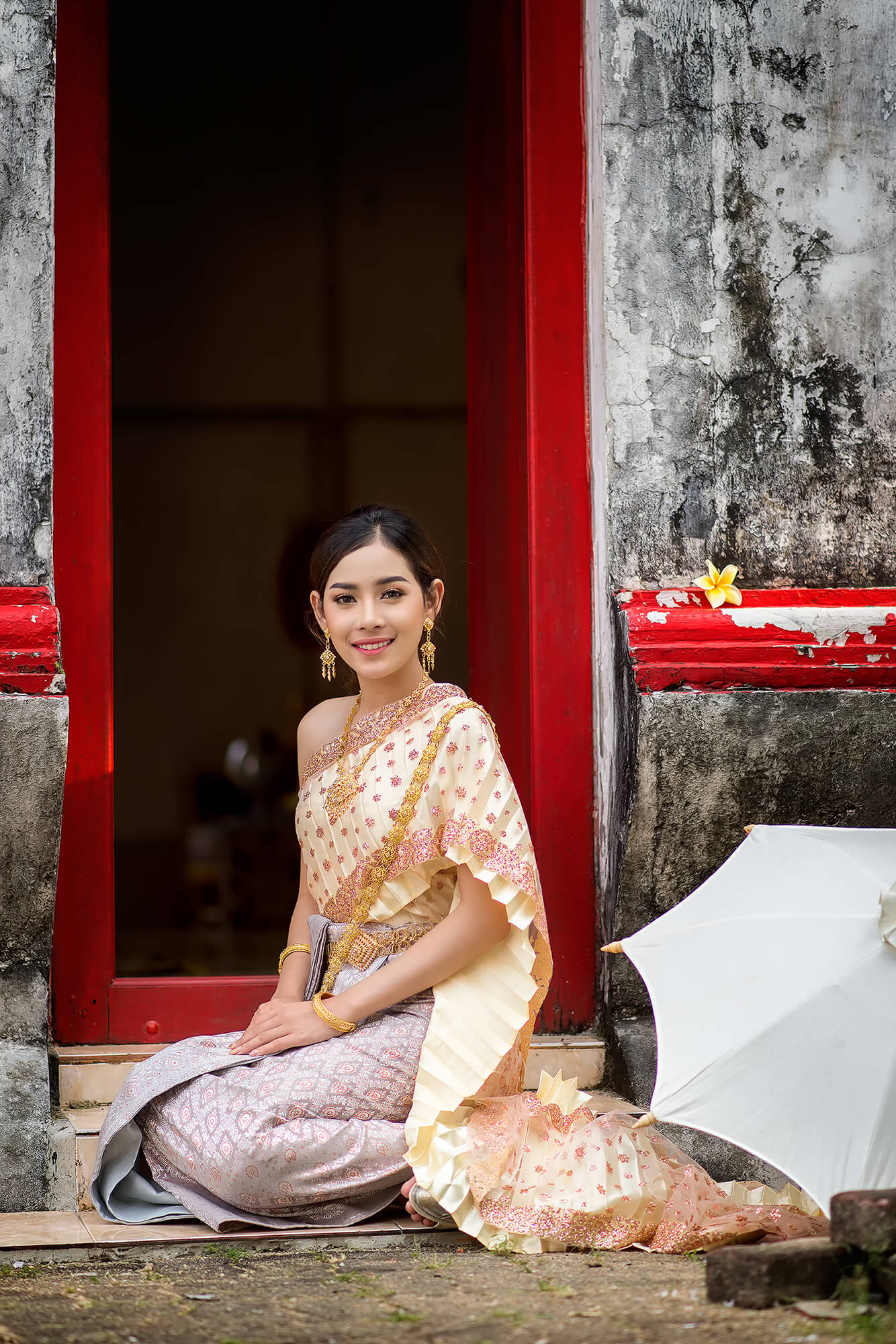 Phuket Traditional Thai Clothing with Photographer