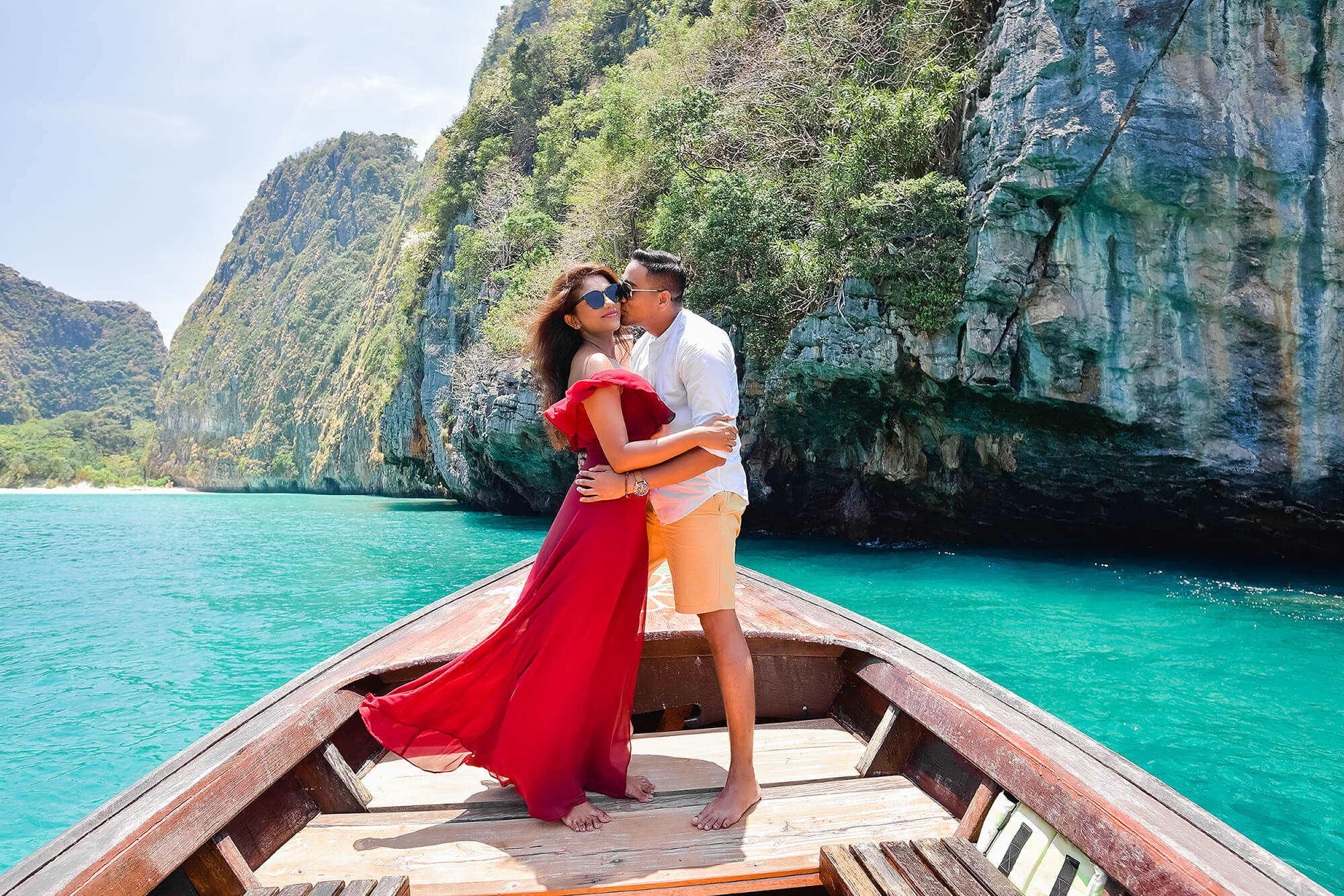 Phi Phi Island Couple Romantic on longtail boat