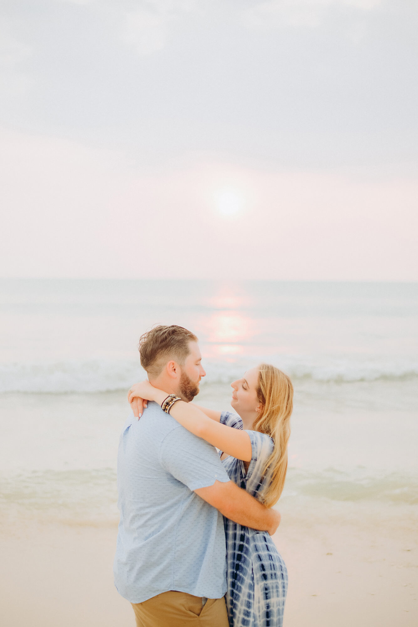 Romantic Khaolak honeymoon photoshoot